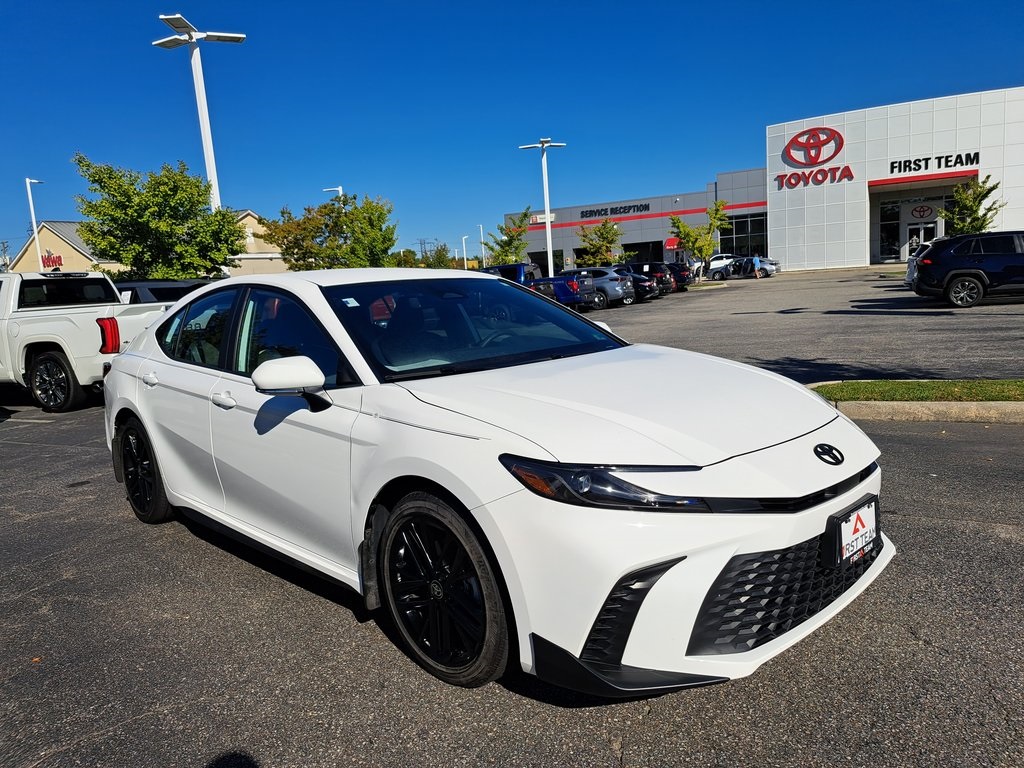 2025 Toyota Camry SE photo 4