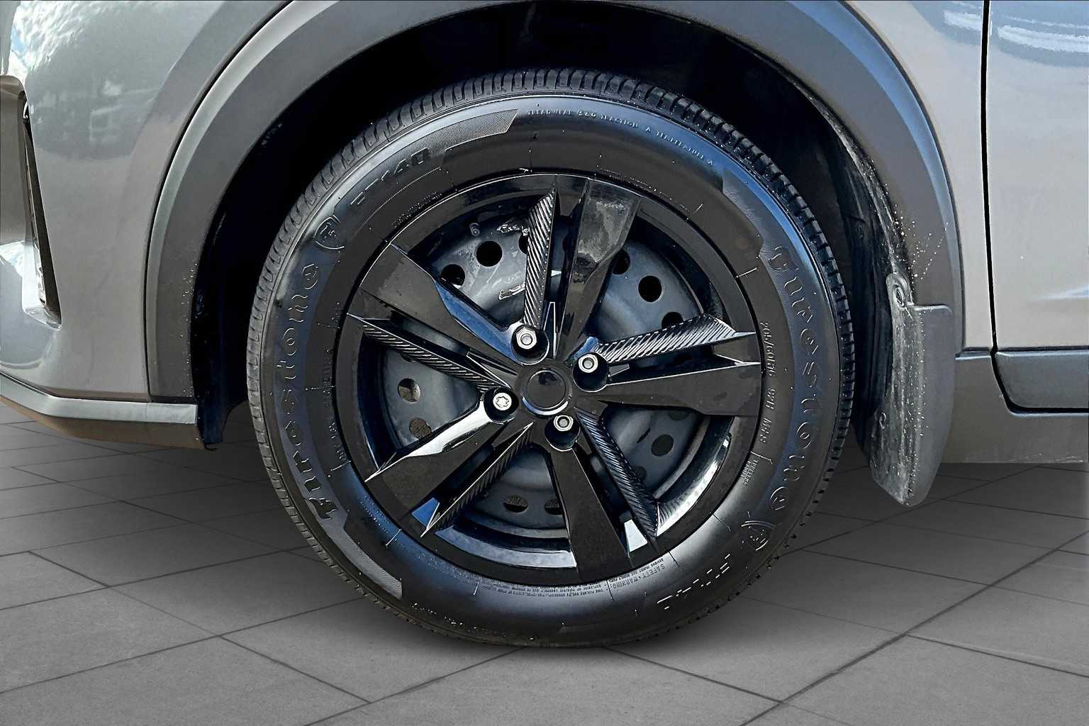 2024 Nissan Kicks S photo 9