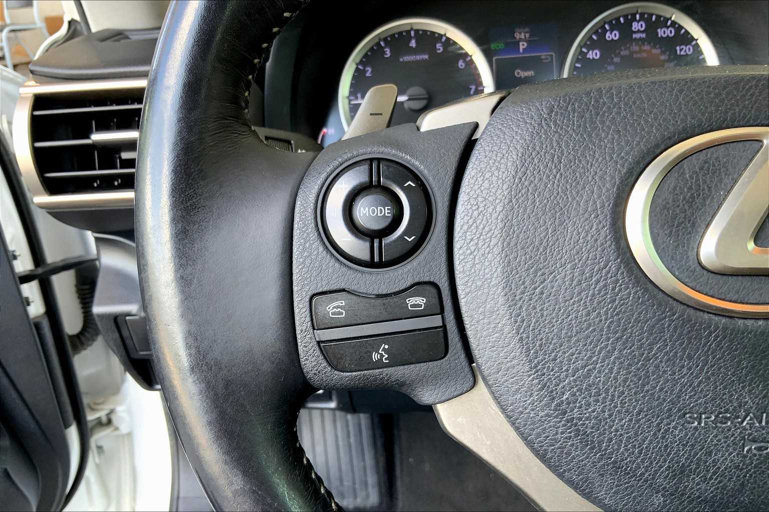 2016 Lexus IS 200t photo 20