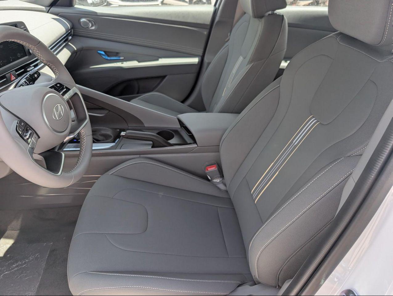 2025 Hyundai Elantra SEL Sport photo 10