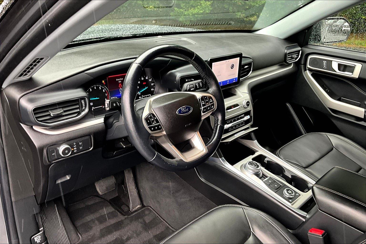 2022 Ford Explorer XLT photo 12