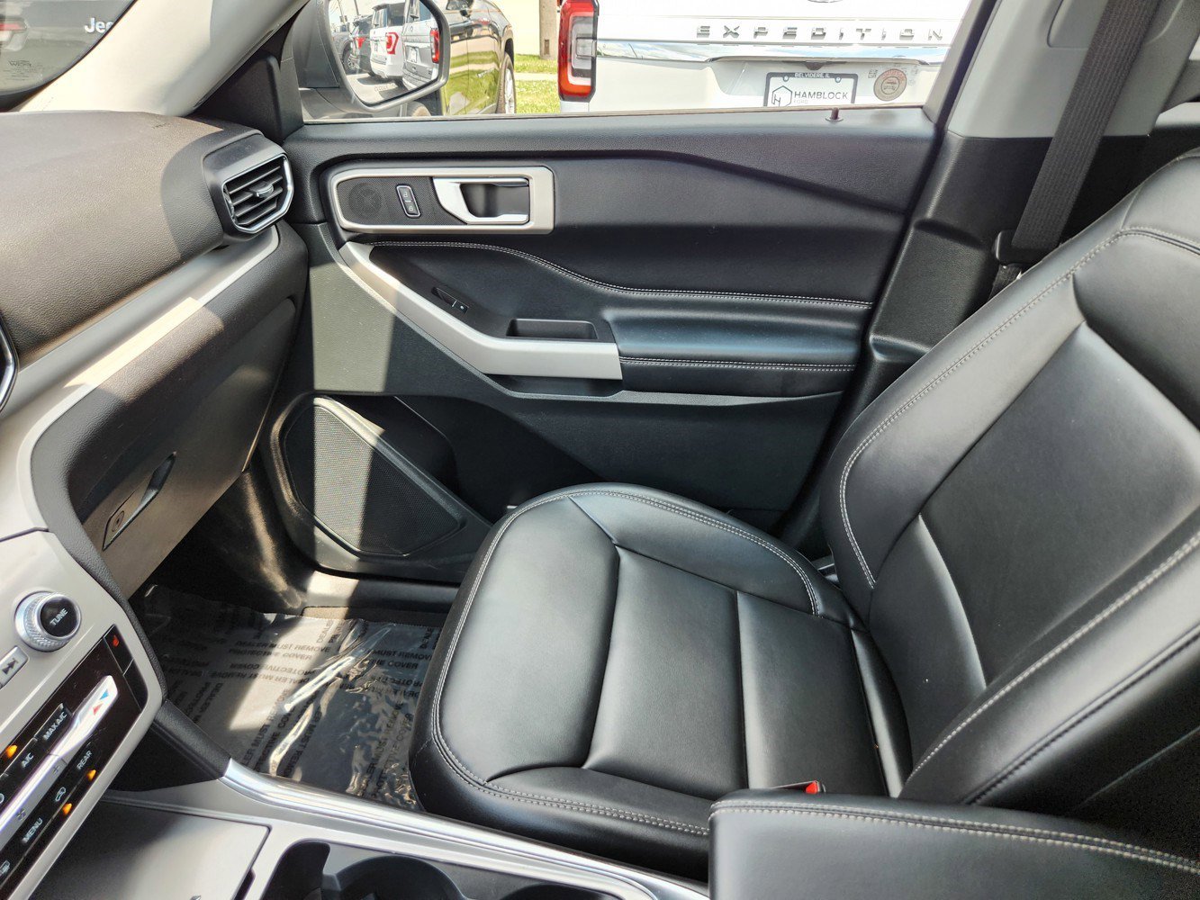 2024 Ford Explorer XLT photo 12