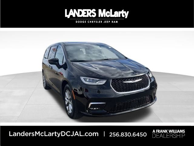 2026 Chrysler Pacifica Limited's photo