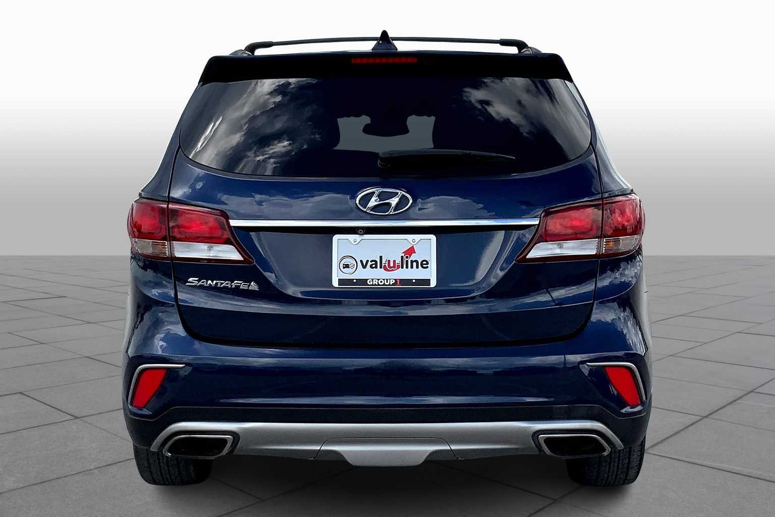 2018 Hyundai Santa Fe SE photo 3