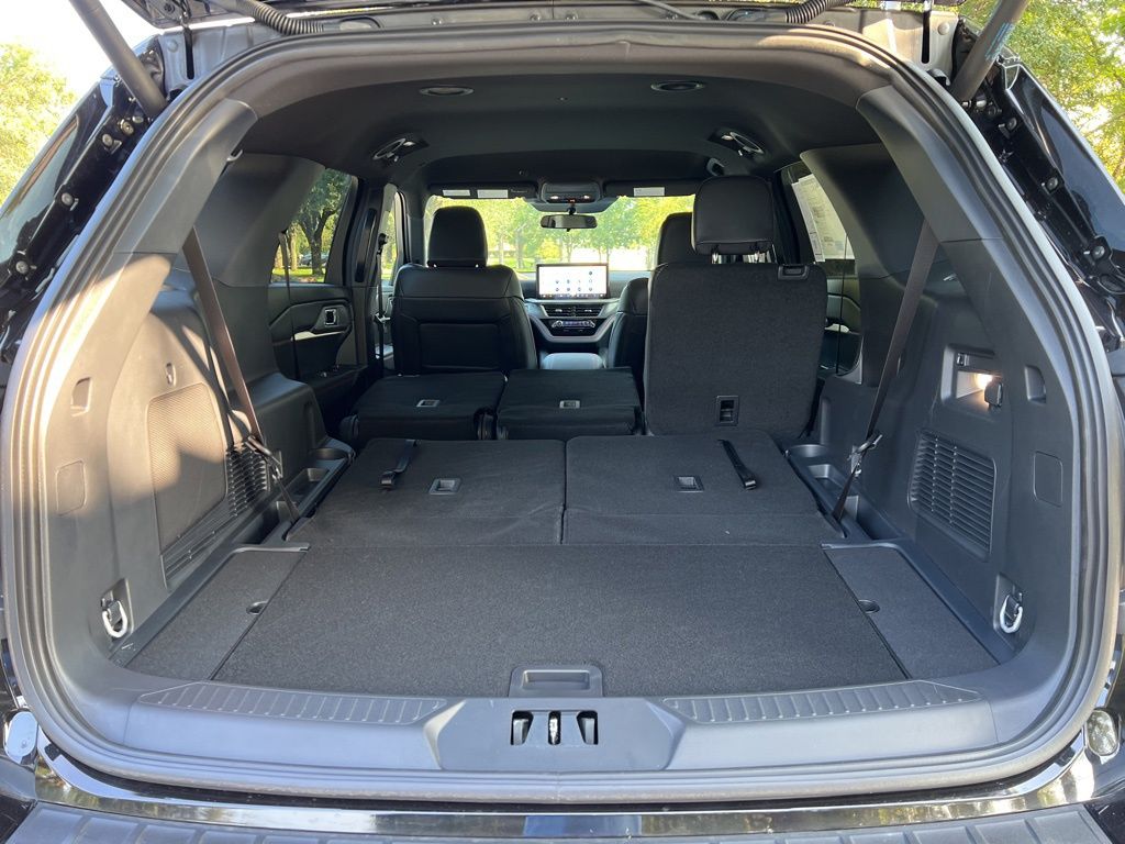 2025 Ford Explorer ST-Line photo 35