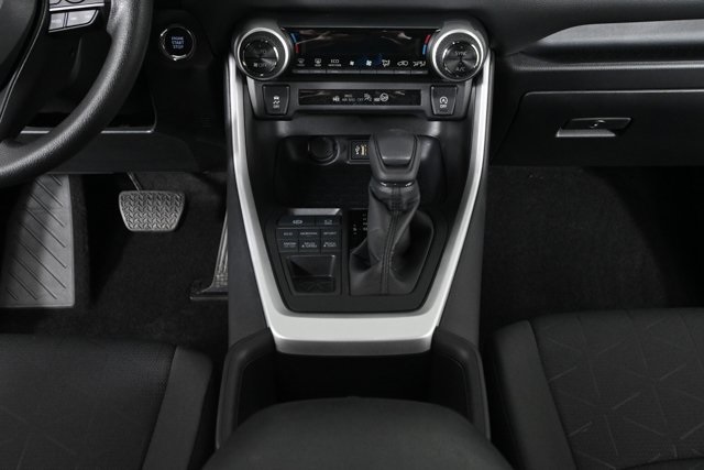 2025 Toyota RAV4 XLE photo 8