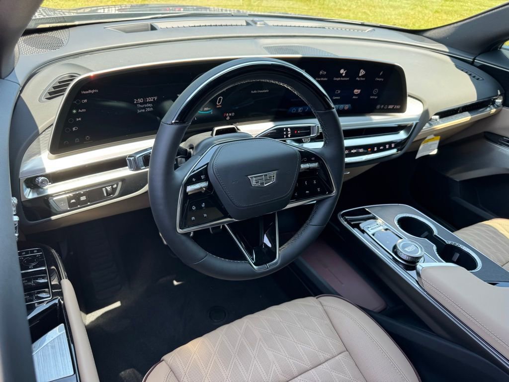 2025 Cadillac Lyriq Luxury photo 3