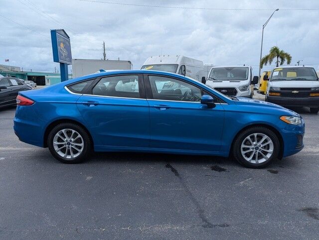 2020 Ford Fusion SE photo 7