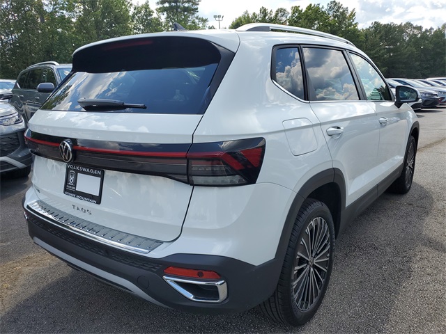 2025 Volkswagen Taos SE photo 2