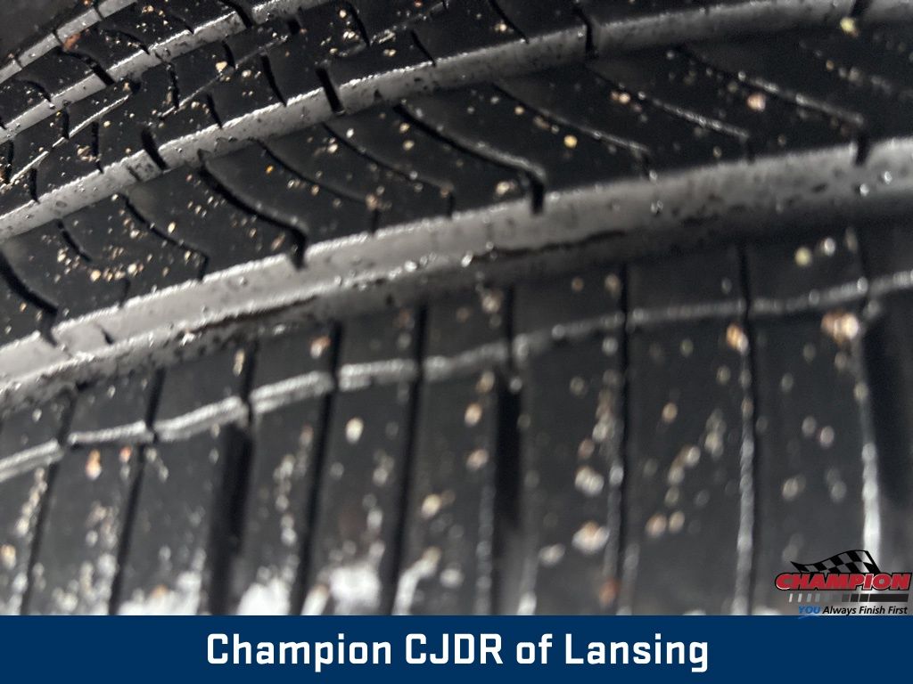 2017 Chevrolet Equinox LT photo 2