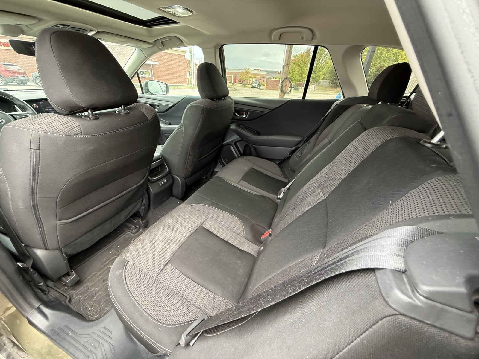 2020 Subaru Outback Premium photo 17