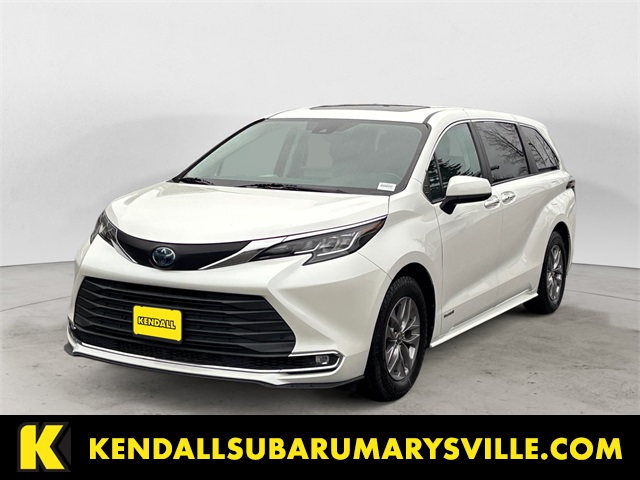 2021 Toyota Sienna XLE's photo