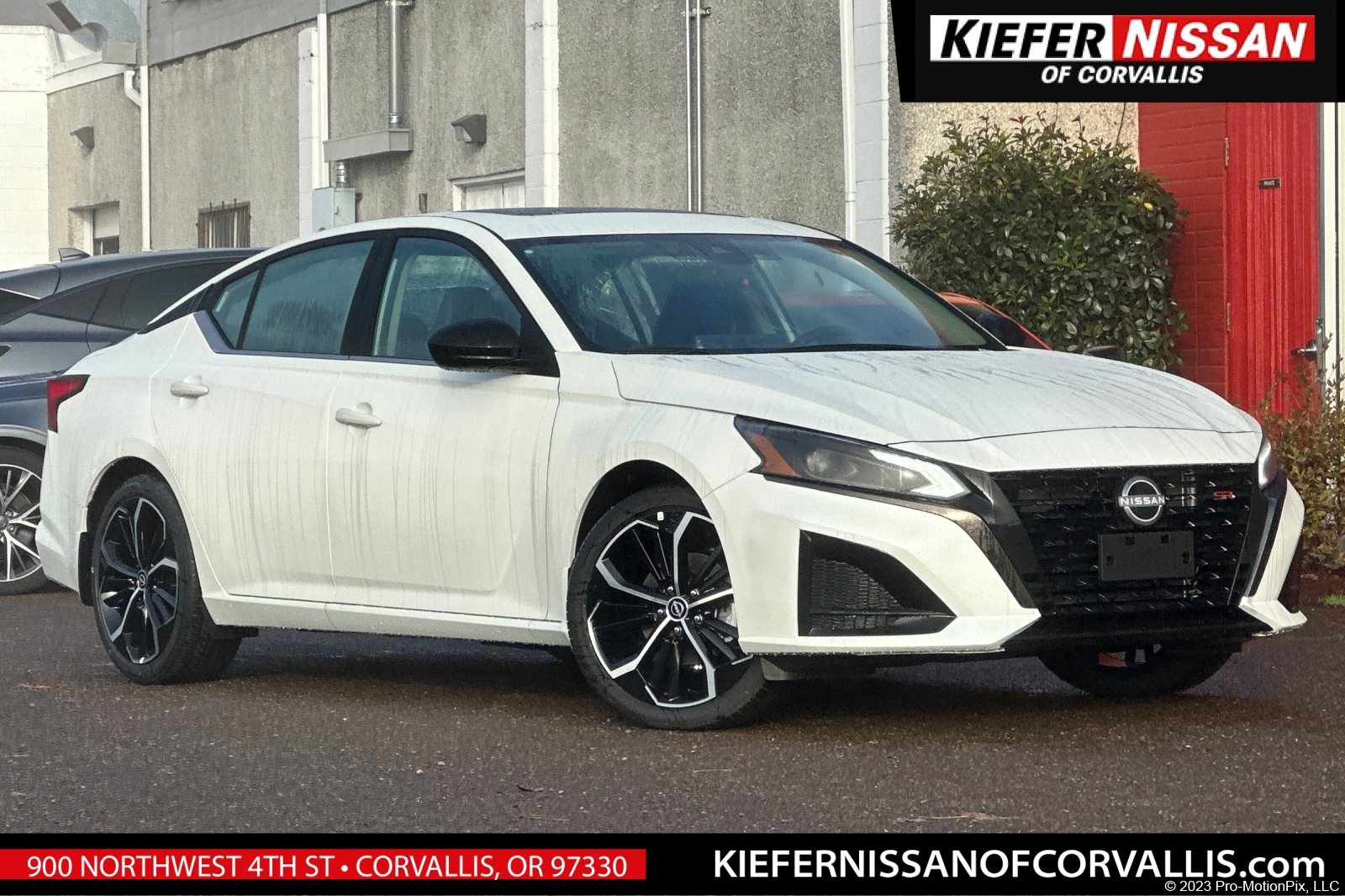 2025 Nissan Altima SR's photo