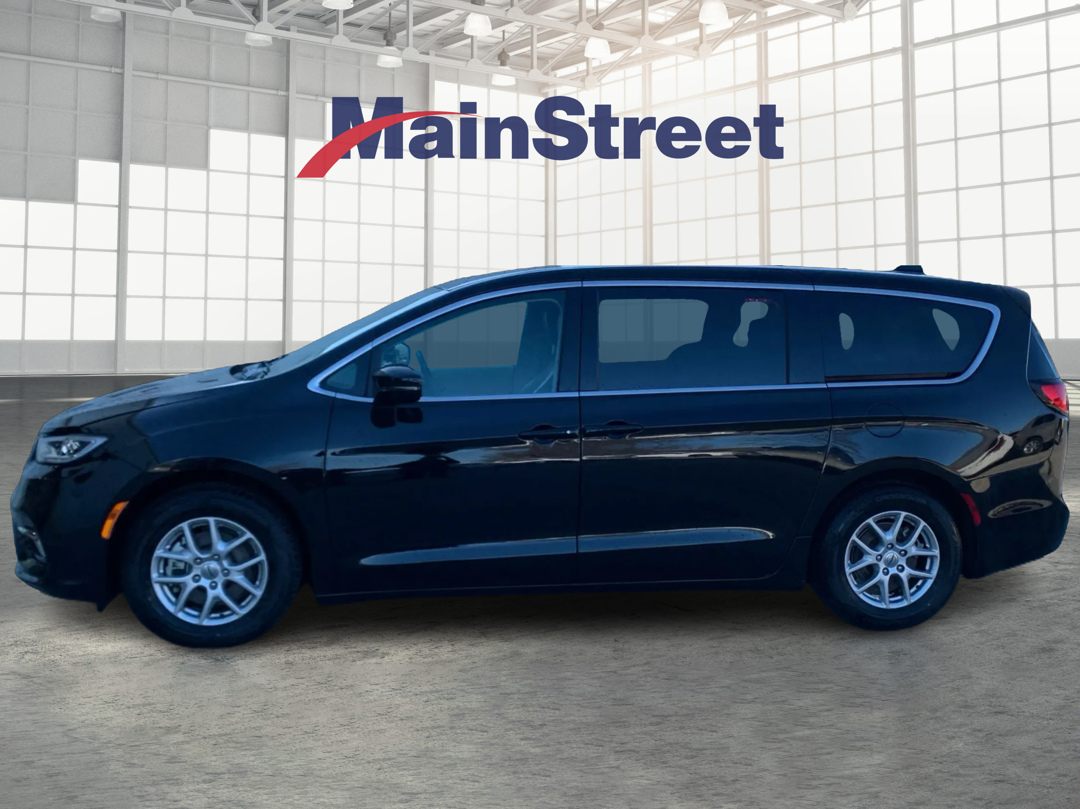 Used 2024 Chrysler Pacifica Touring L with VIN 2C4RC1BG4RR143664 for sale in Kansas City