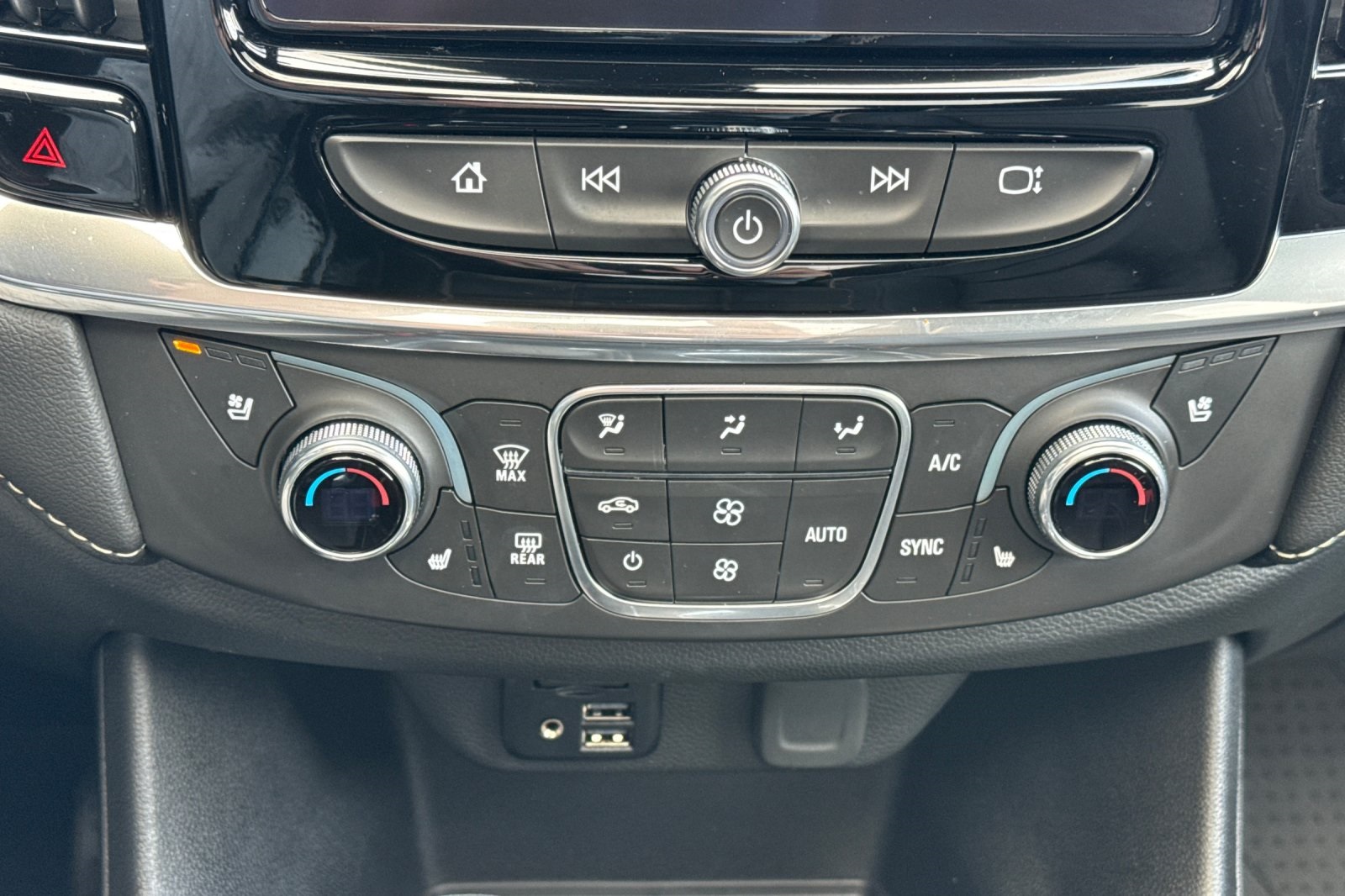 2024 Chevrolet Traverse Premier photo 22