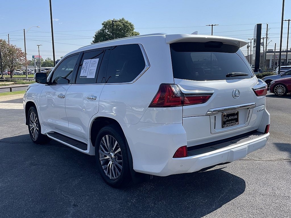 2019 Lexus LX 570 photo 5