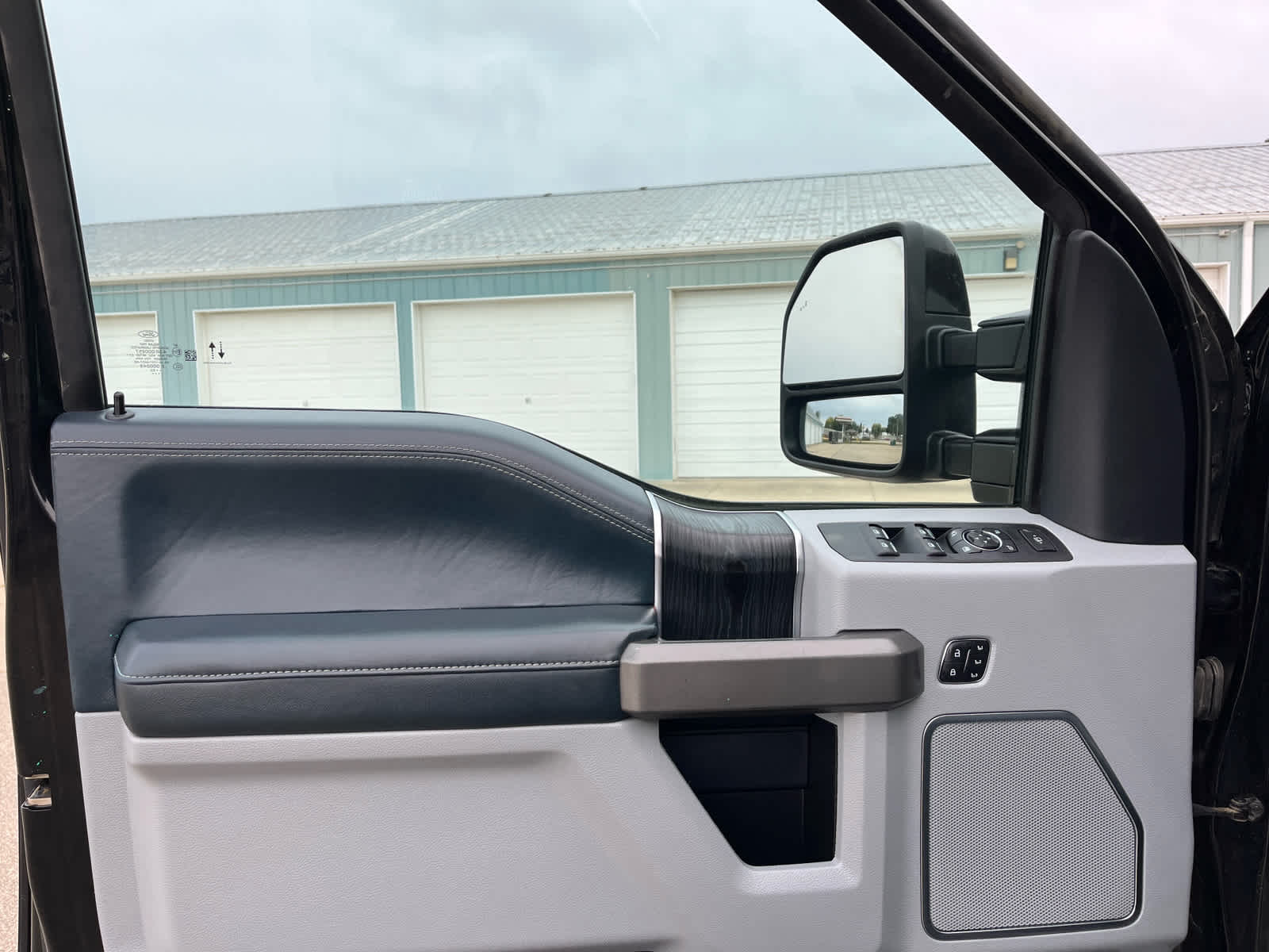 2022 Ford F-350 Limited photo 14