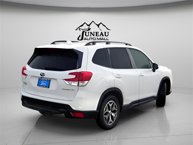 2022 Subaru Forester Premium photo 2