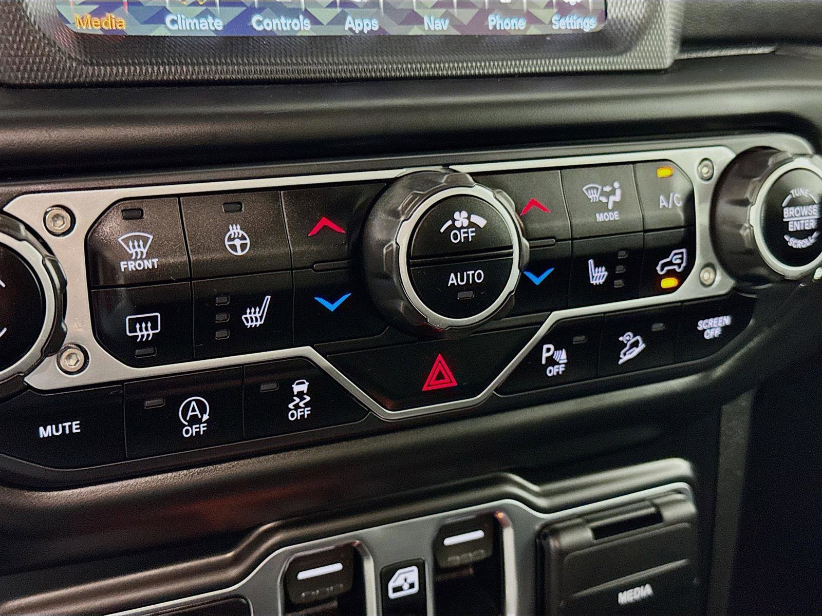 2020 Jeep Wrangler Unlimited Sahara photo 16