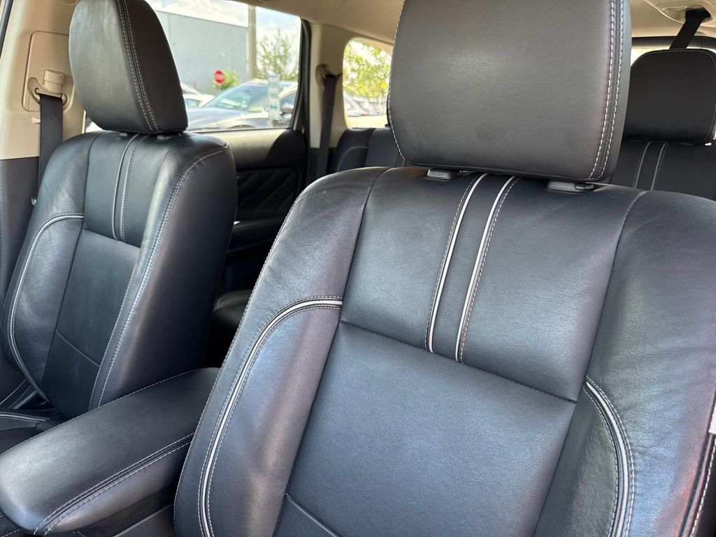 2018 Mitsubishi Outlander PHEV SEL photo 10
