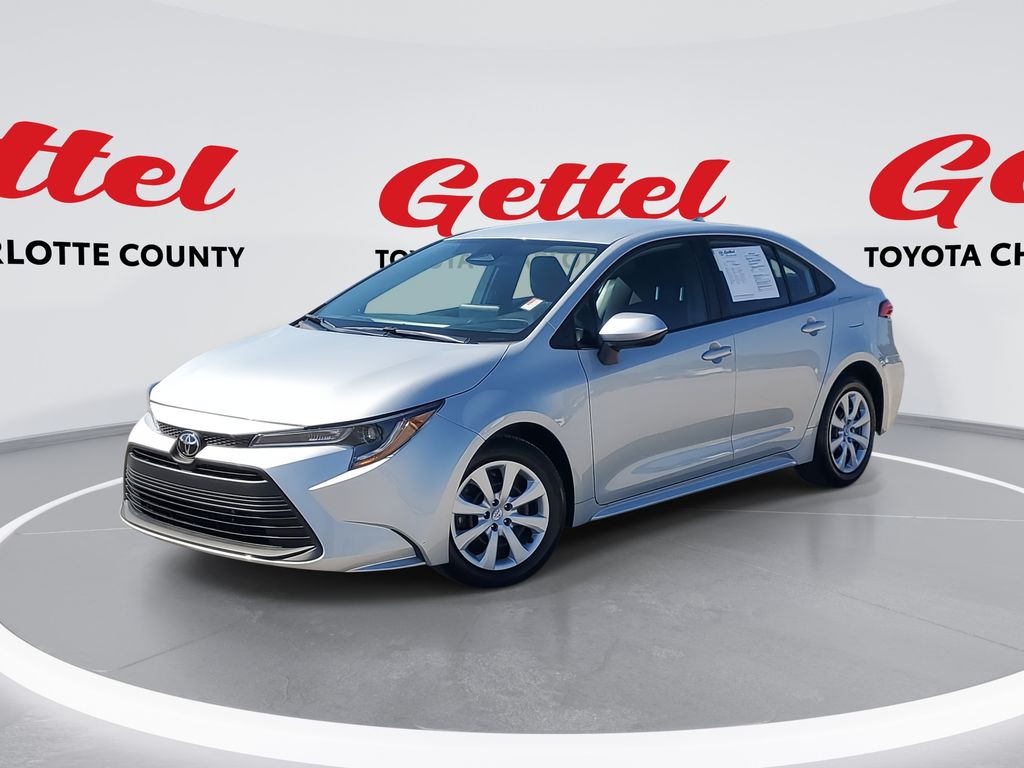 2024 Toyota Corolla LE's photo