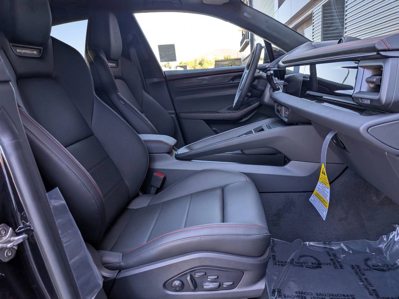 2025 Porsche Macan Electric Turbo photo 21