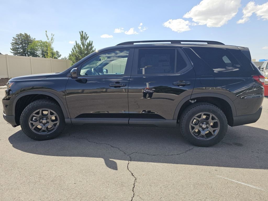 2025 Honda Pilot TrailSport photo 3