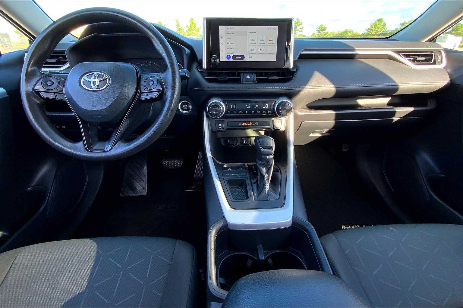 2023 Toyota RAV4 XLE photo 14