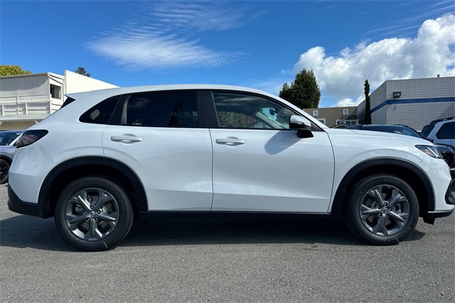 2026 Honda HR-V LX photo 2