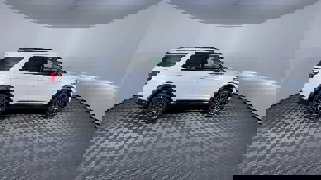 2025 Ford Explorer ST photo 9