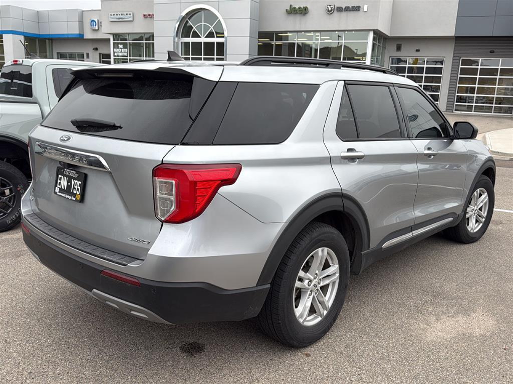 2023 Ford Explorer XLT photo 3