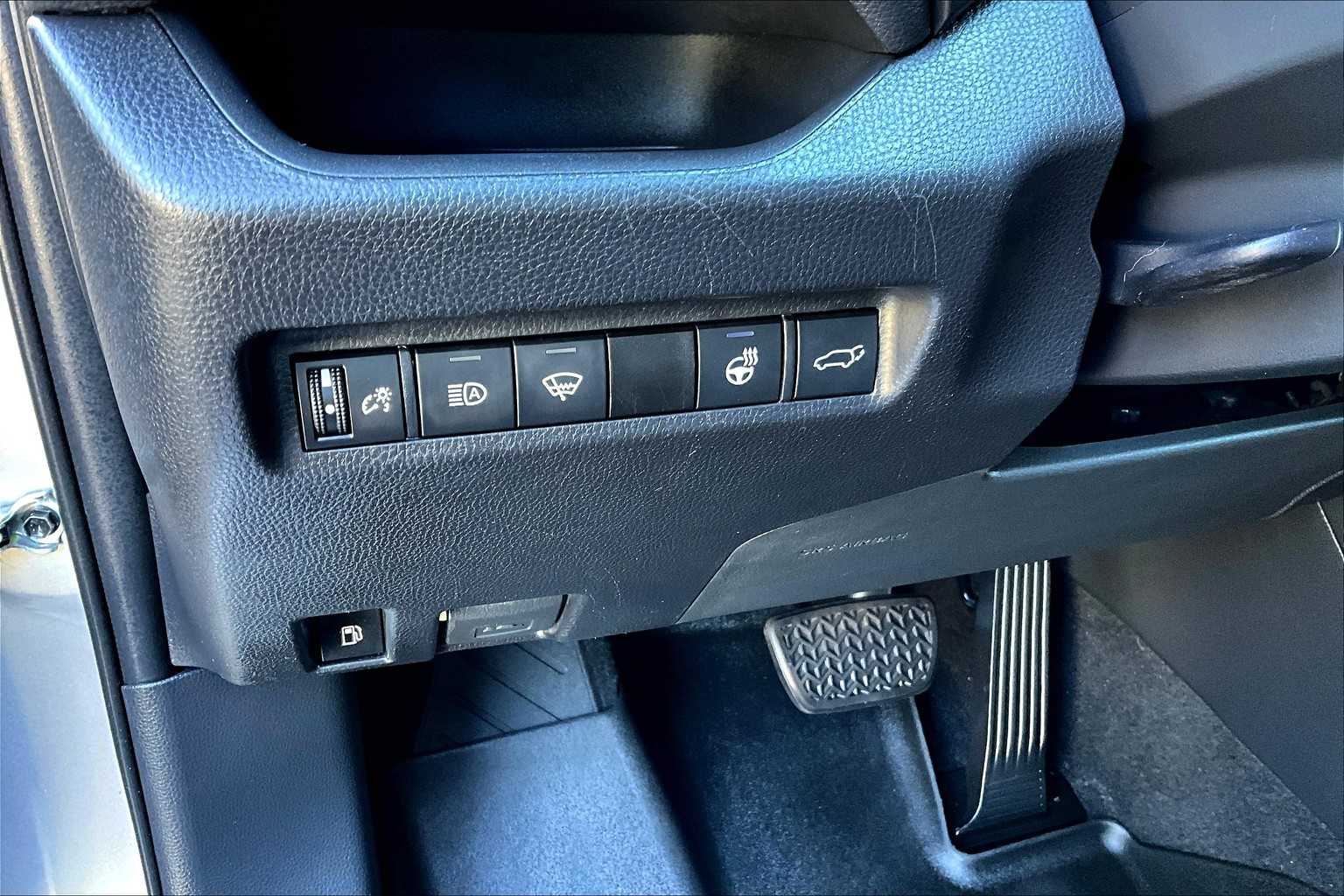 2021 Toyota RAV4 Hybrid XSE photo 30
