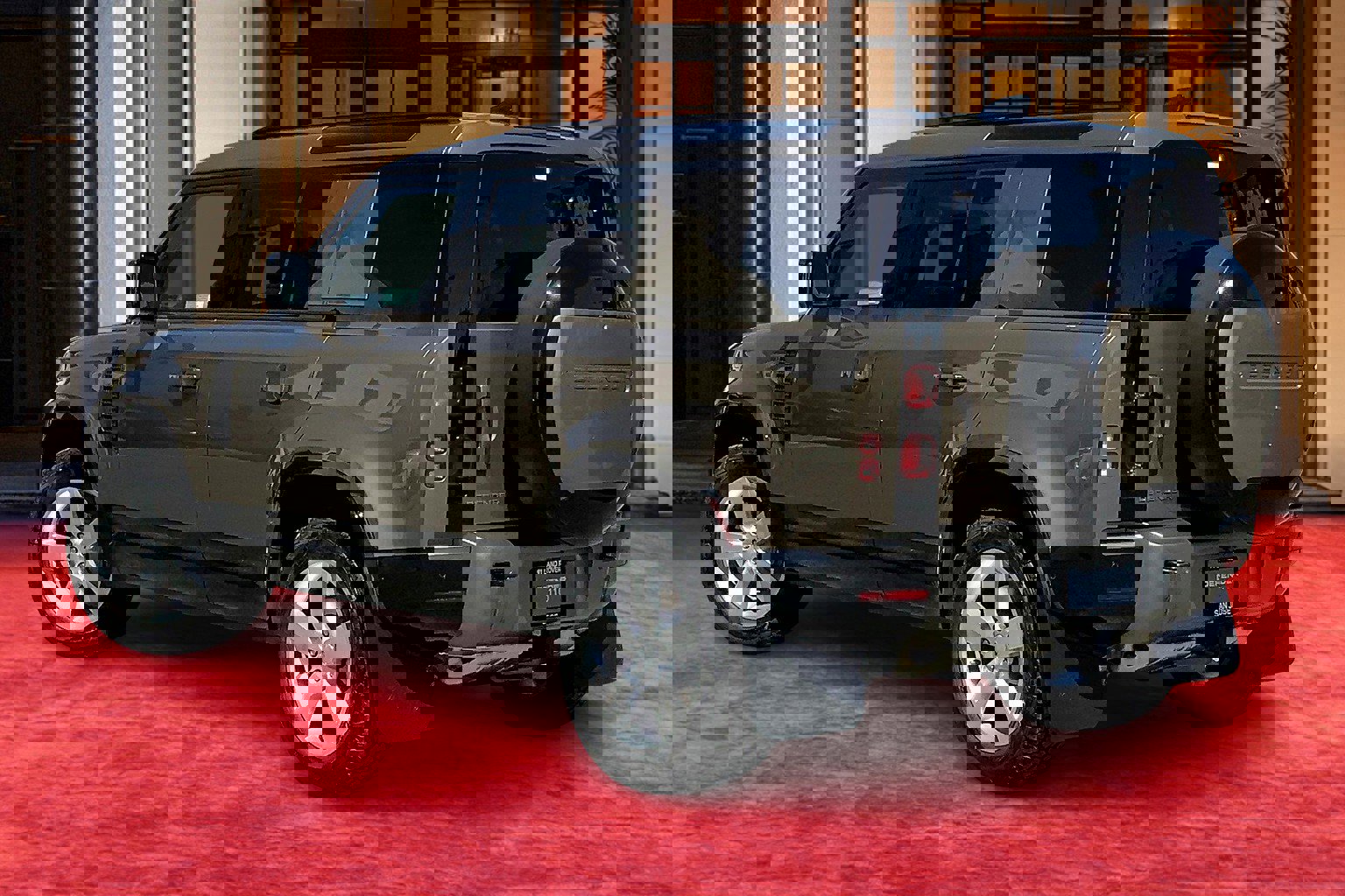 2025 Land Rover Defender 110 X-Dynamic SE photo 3