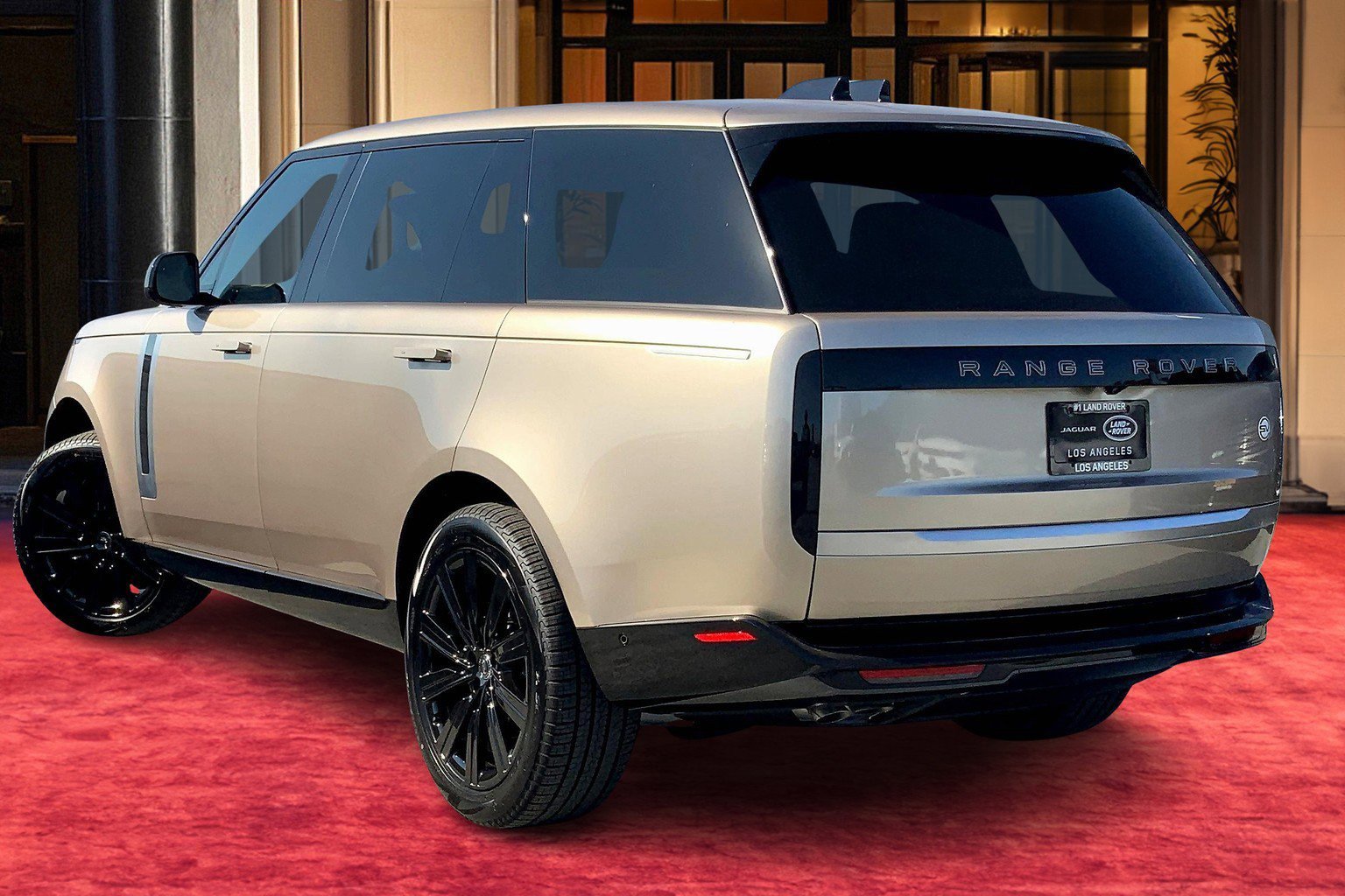 2025 Land Rover Range Rover SV photo 2
