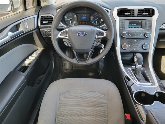 2016 Ford Fusion S photo 24