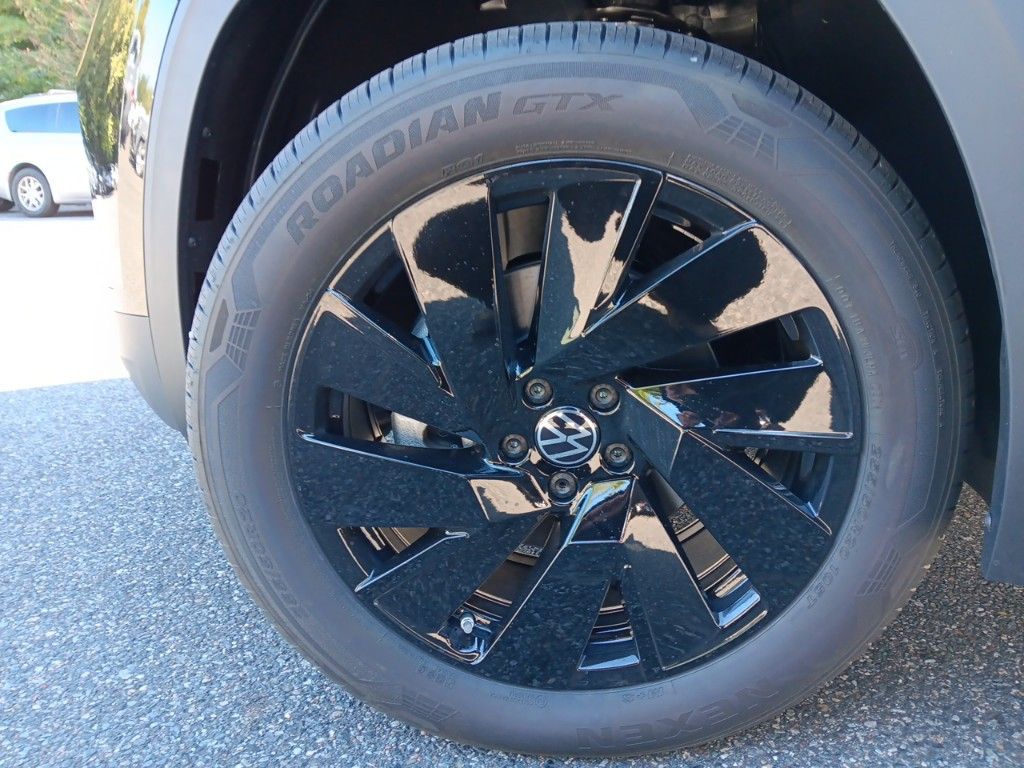 2025 Volkswagen Atlas SE Technology photo 24