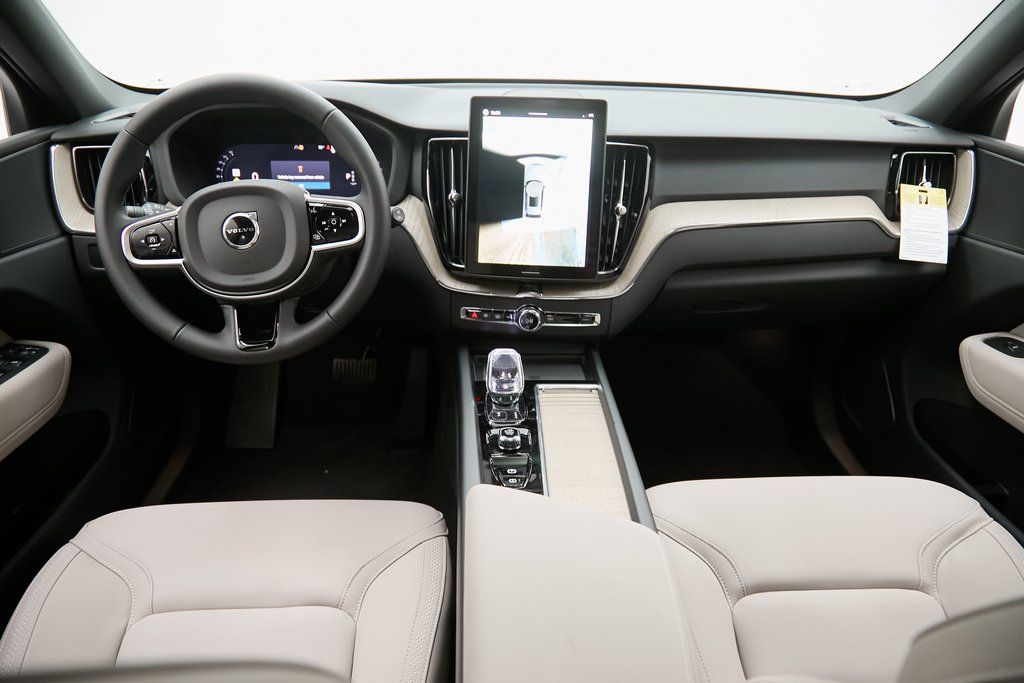 2026 VOLVO XC60 - Image 24