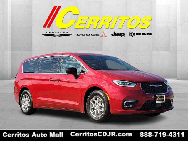 2026 Chrysler Pacifica Select's photo