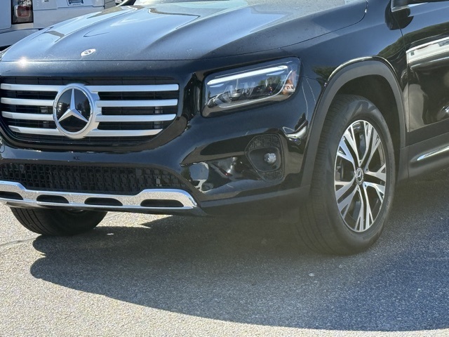 2025 Mercedes Benz GLB 250 4MATIC photo 2