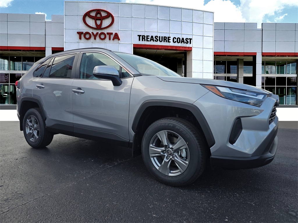 2025 Toyota RAV4 XLE's photo