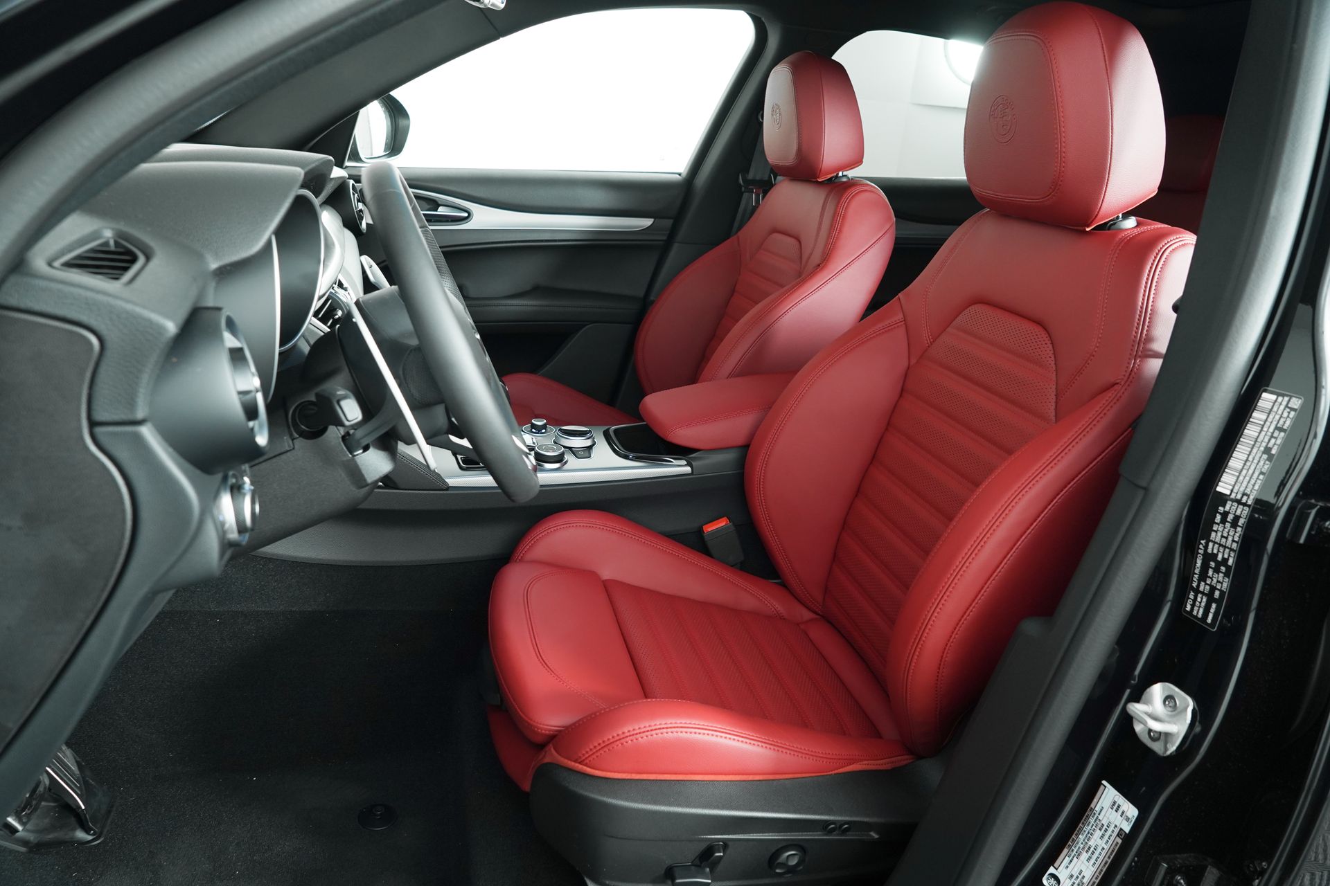 2025 Alfa Romeo Stelvio photo 16