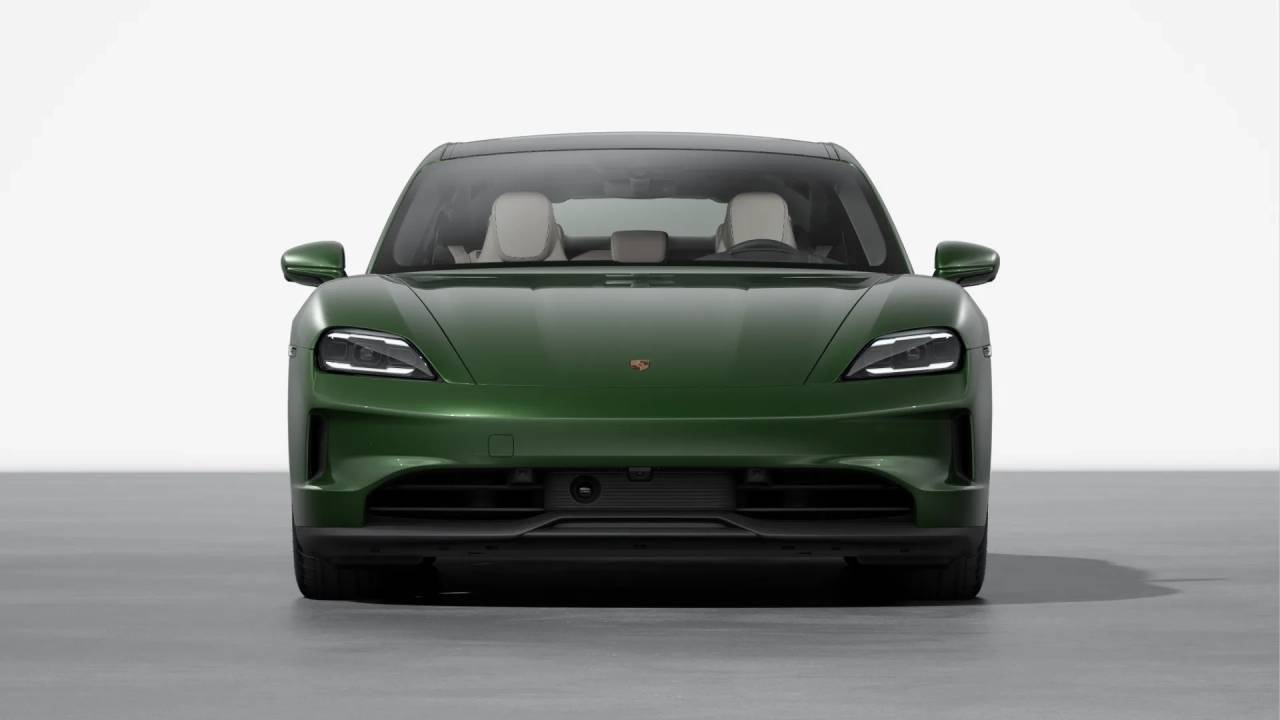 2025 Porsche Taycan photo 7