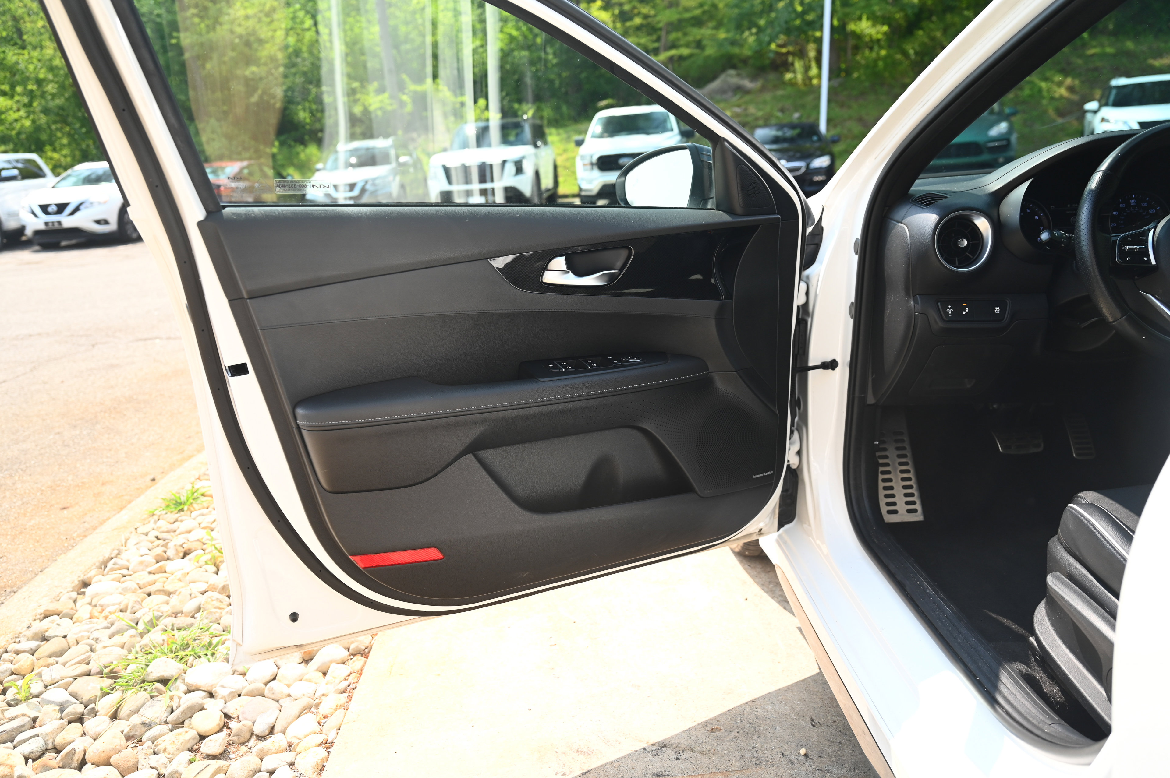 2023 Kia Forte GT-Line photo 11