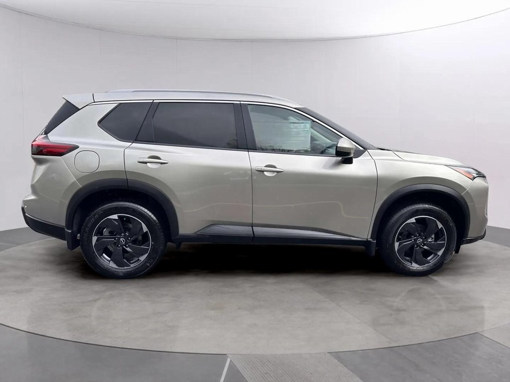 2026 Nissan Rogue SV photo 2