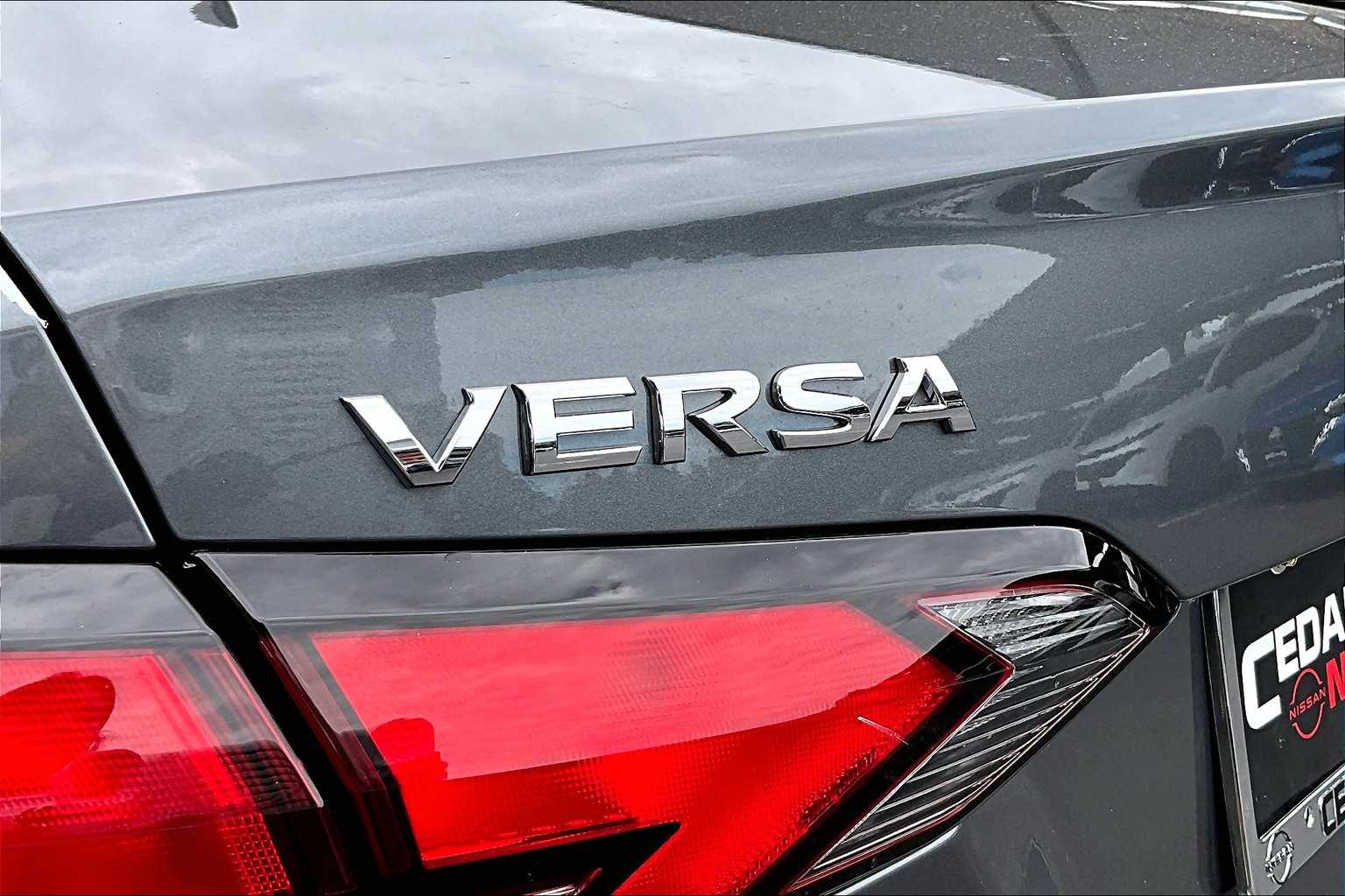 2025 Nissan Versa SV photo 13