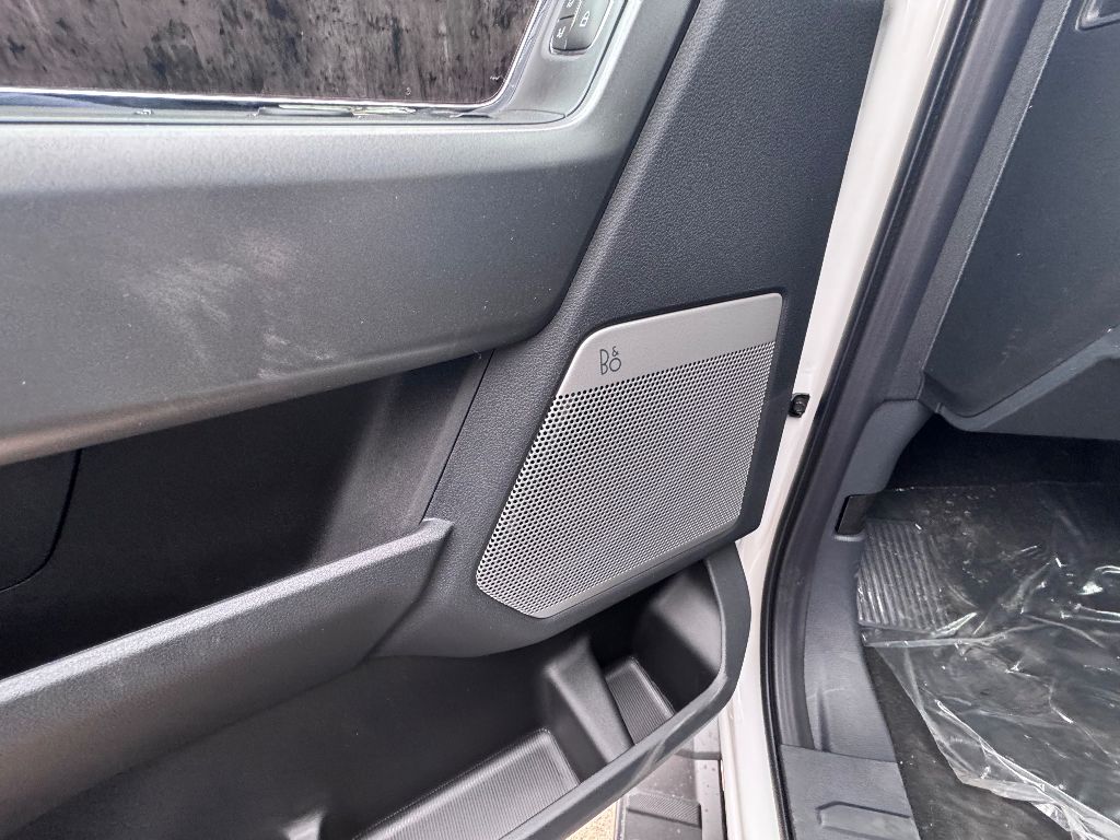 2025 Ford F-250 Lariat photo 2