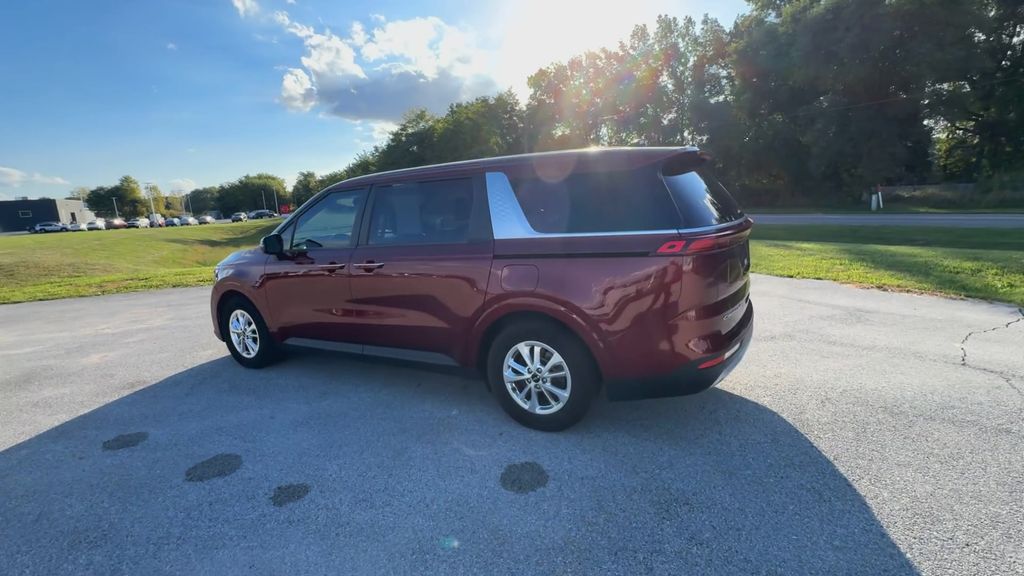 2022 Kia Carnival LXS photo 4