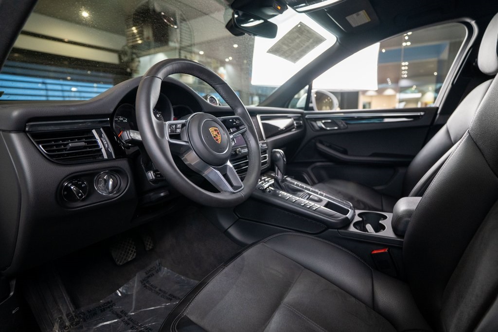 2021 Porsche Macan Base photo 4