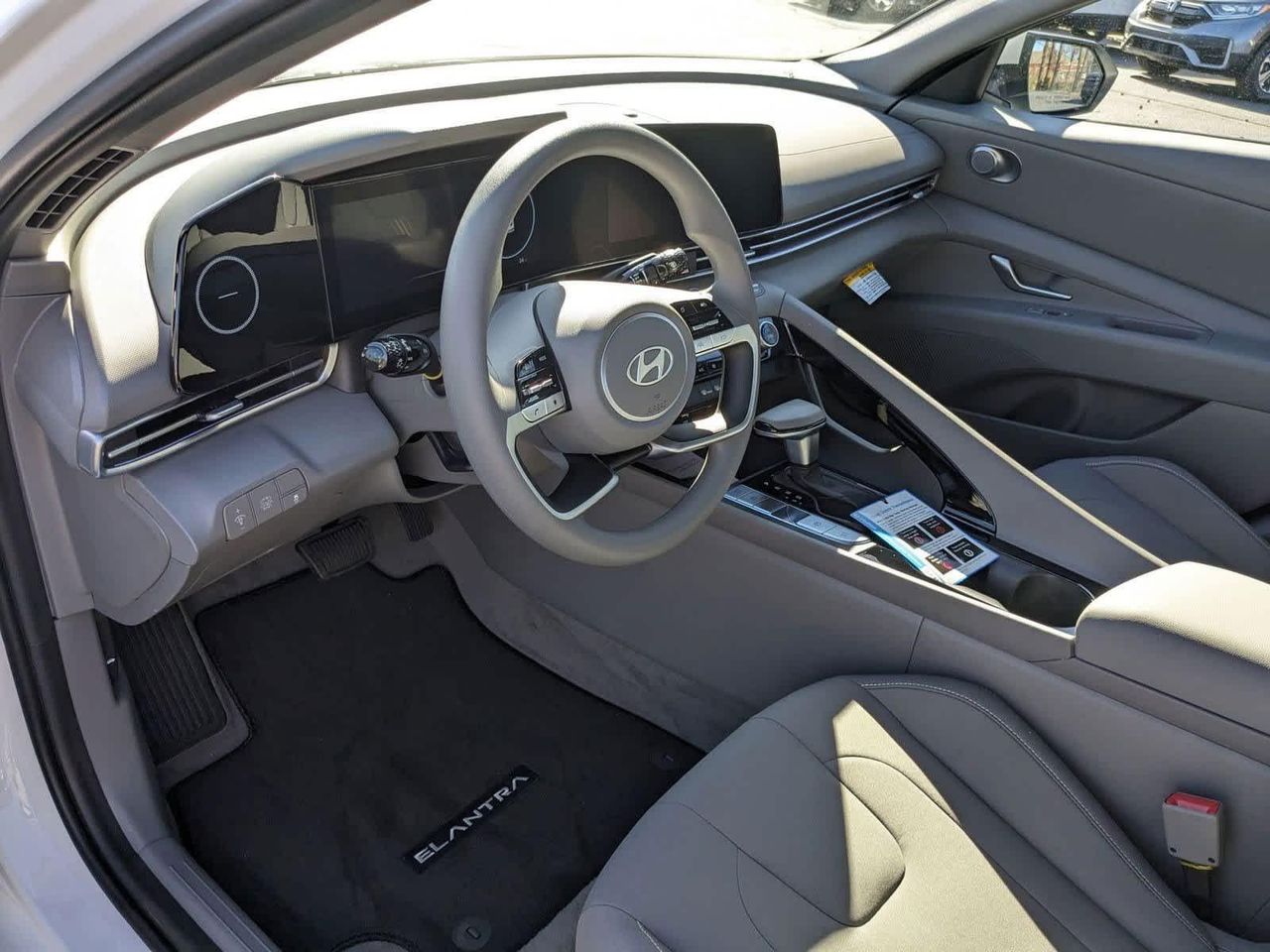 2024 Hyundai Elantra Hybrid Blue photo 2