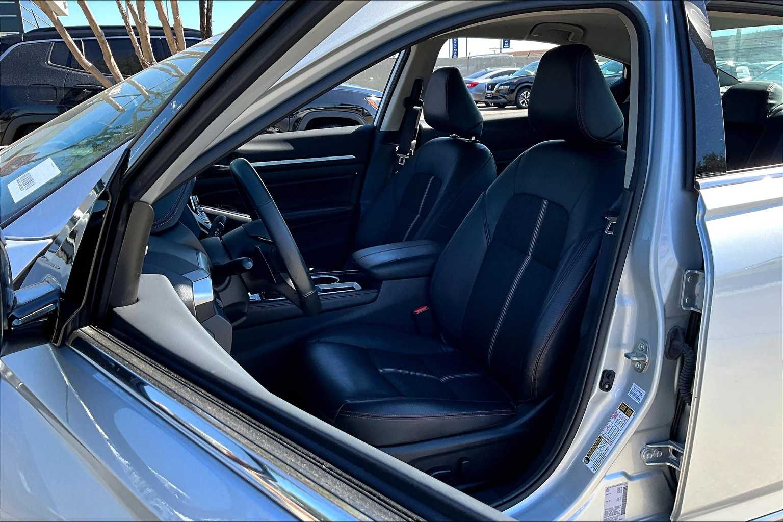 2024 Nissan Altima 2.5 SR photo 7